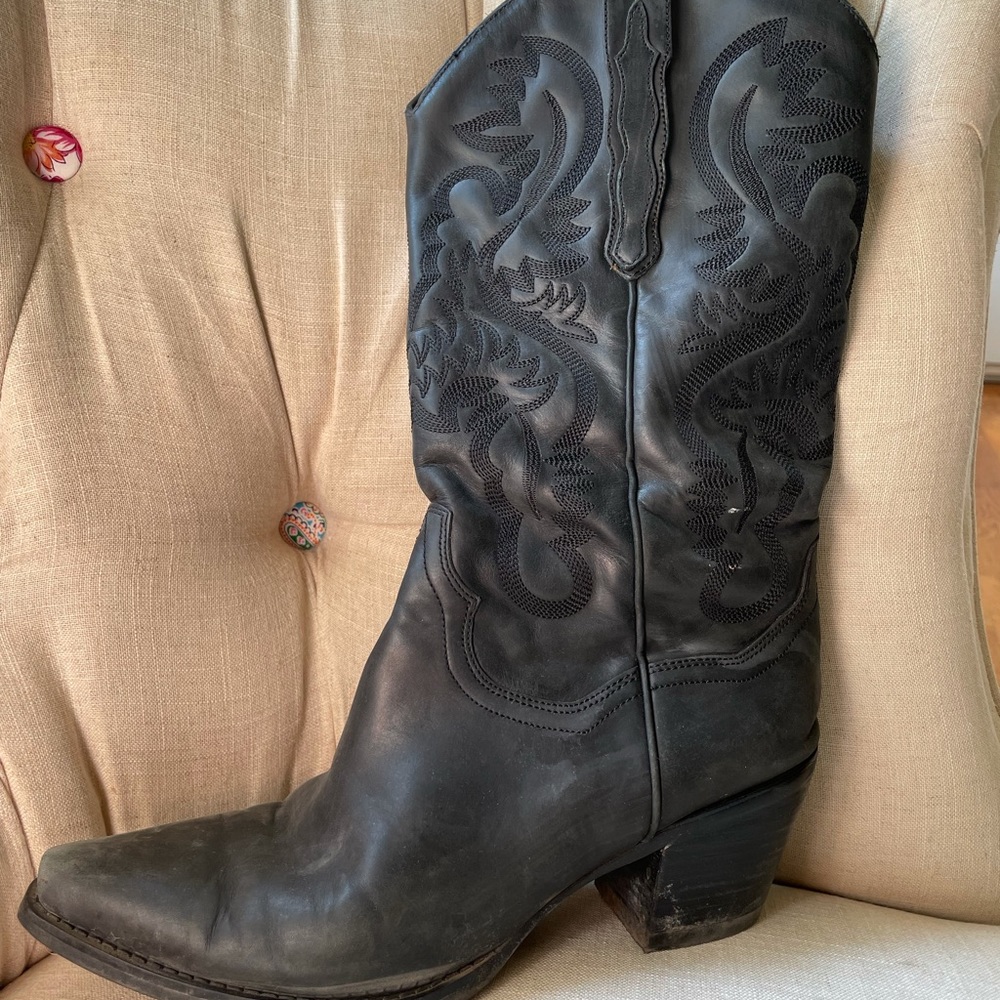 Jeffery Campbell dagger boots in black